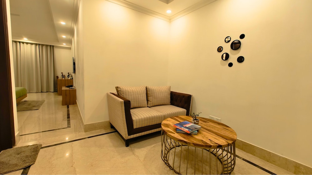 AVA Hotels and Corporate Stays Golf course 18/34