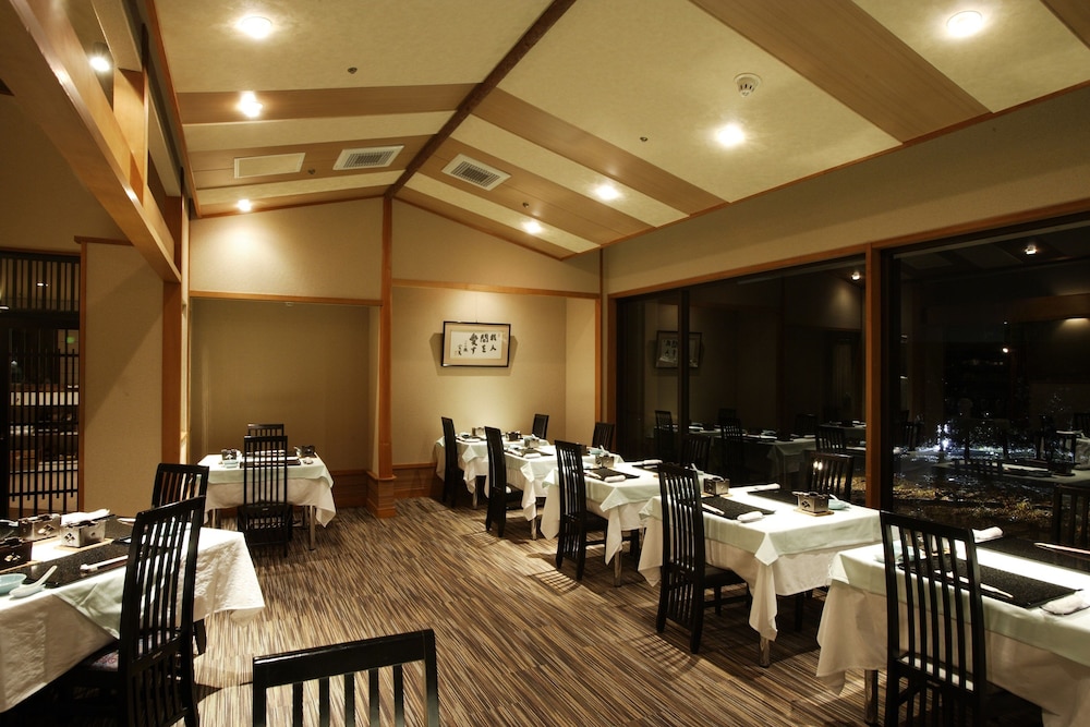 Izukogen Wanwan Paradise Hotel & Cottage 46/57