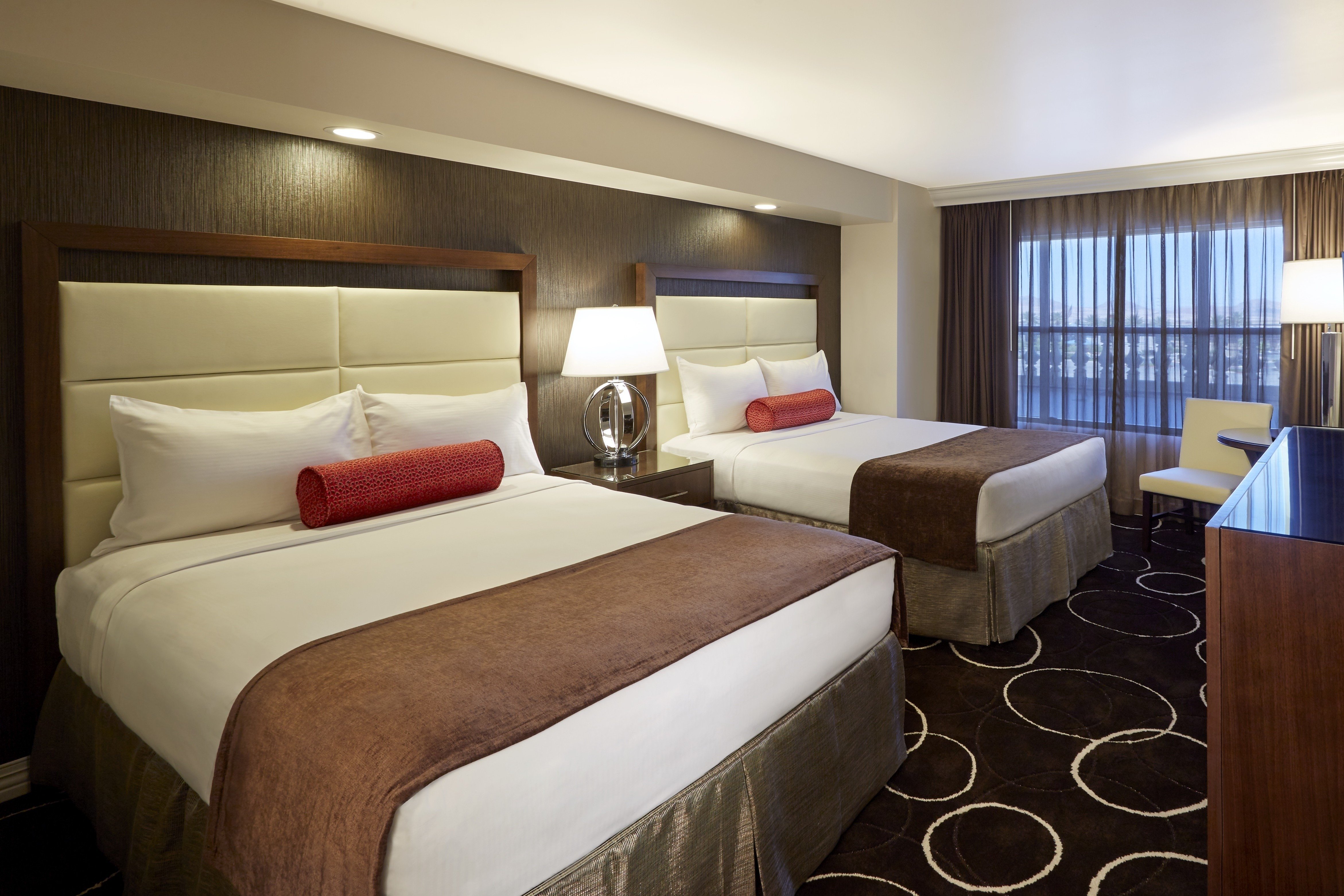 DELUXE, 2 QUEEN BEDS, WITH VIEW, HIGH FLOOR