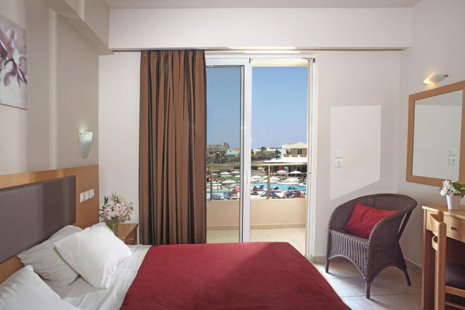 EMERALD HOTEL 8/38