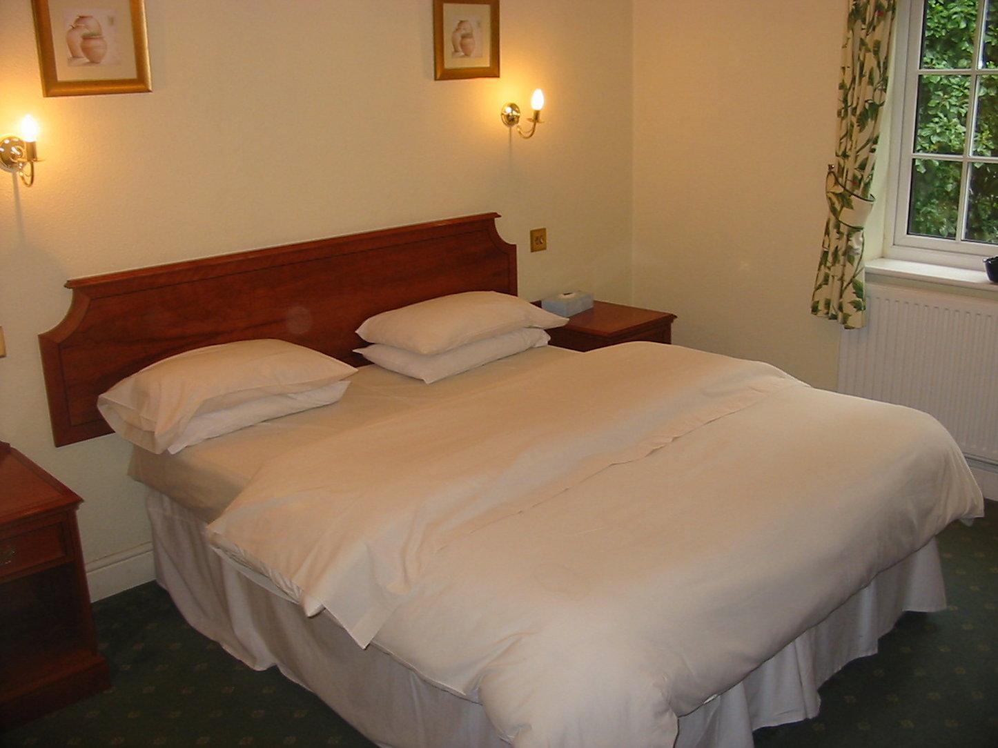 Harefield Manor Hotel 13/22