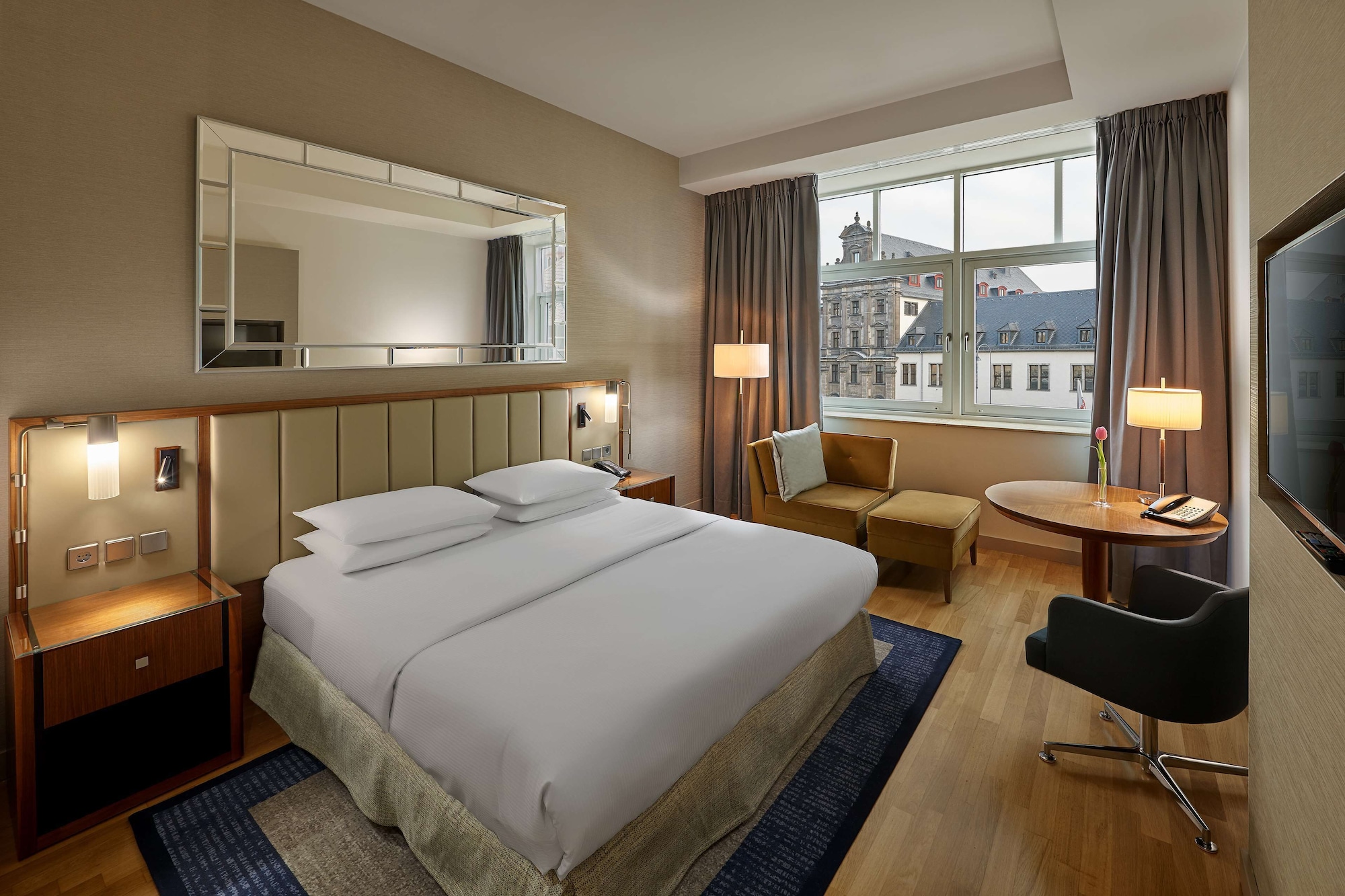 DELUXE, KING BED, CATHEDRAL VIEW
