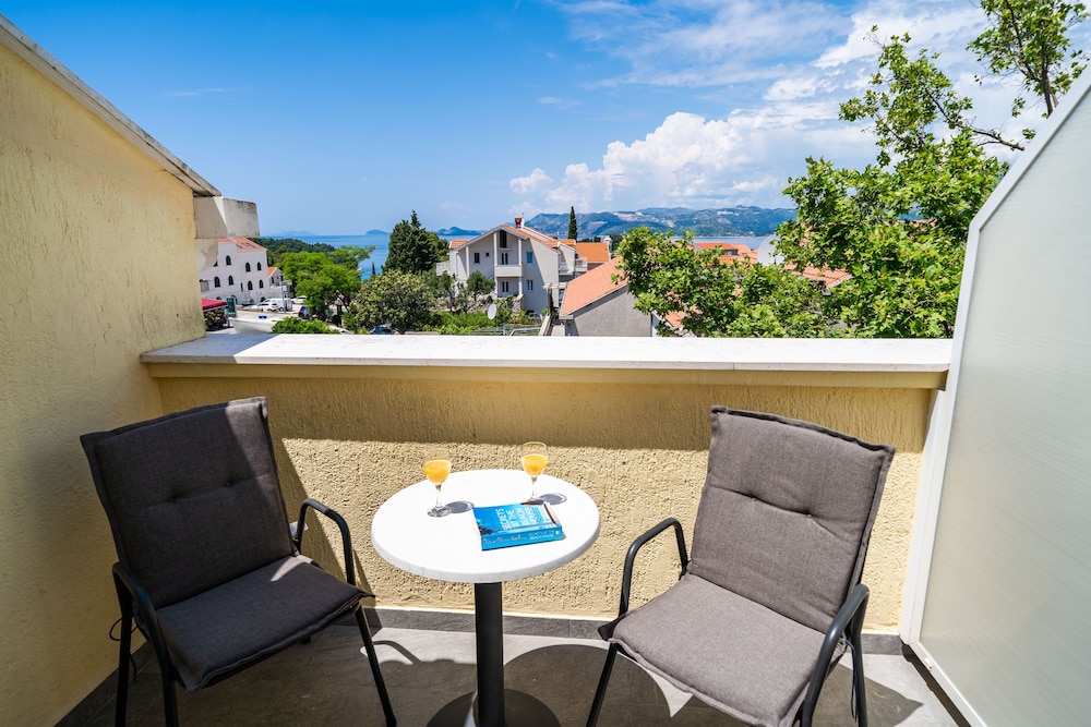 Bacan Serviced Apartments 47/64
