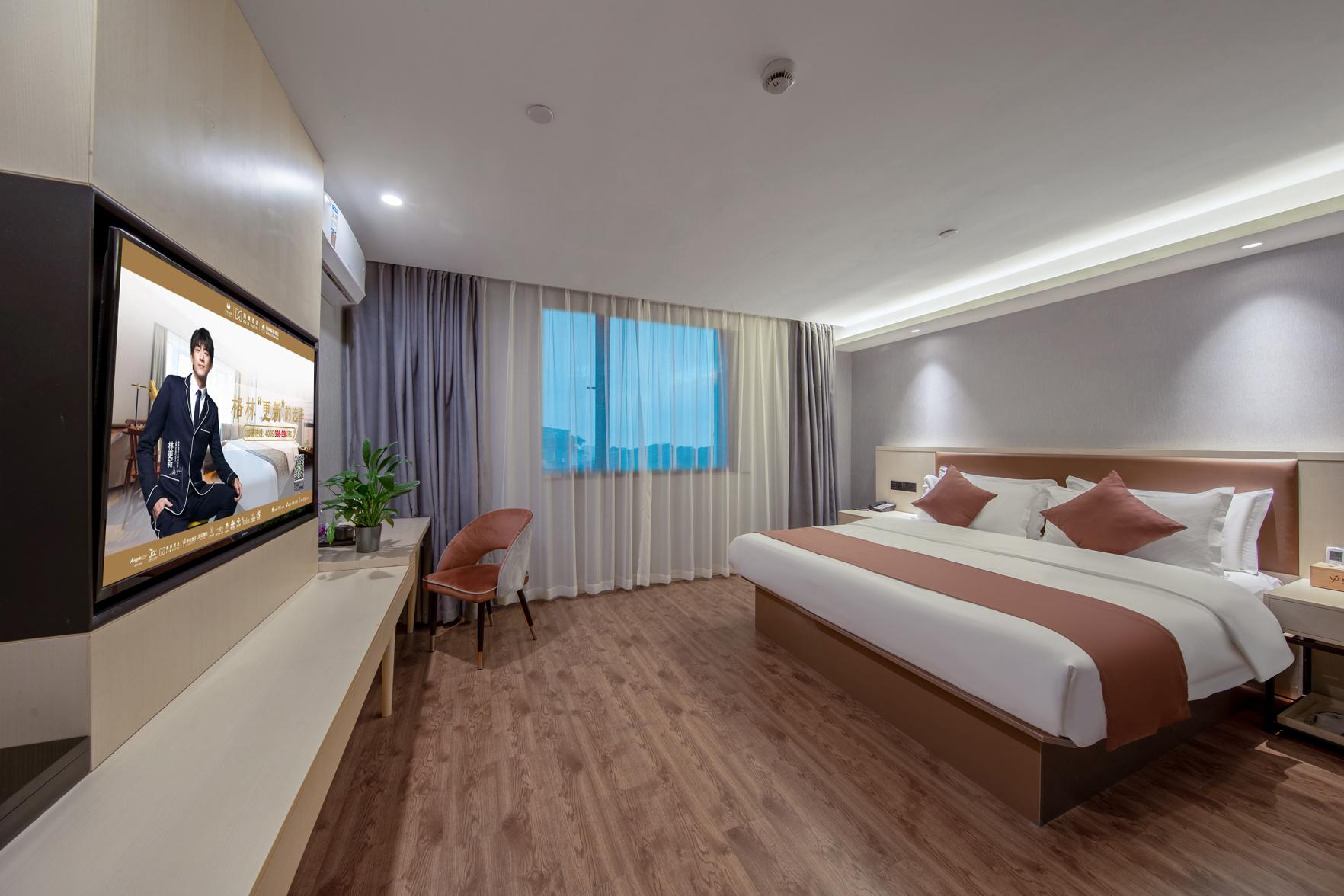 DELUXE, DOUBLE BED