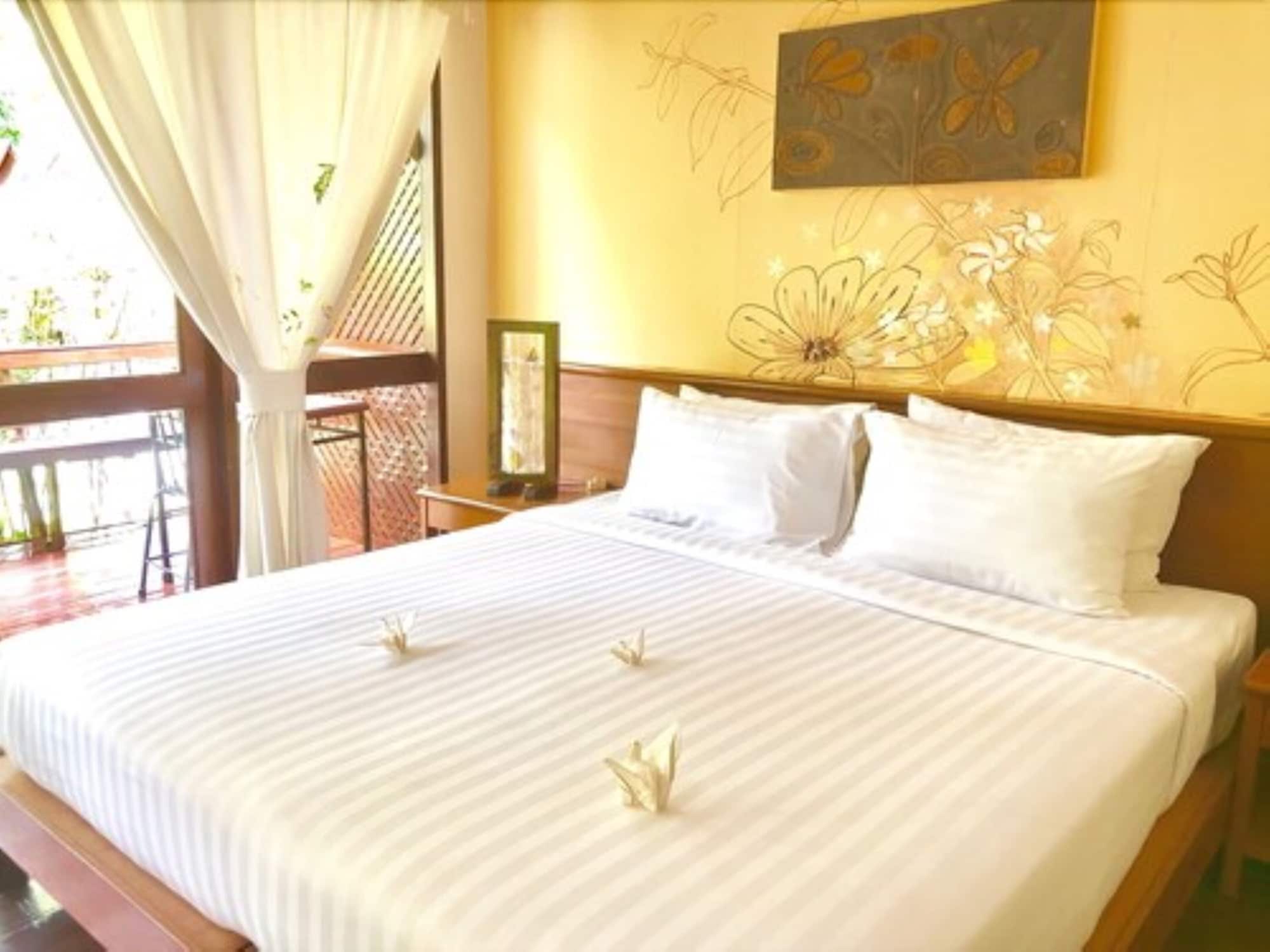 Family Suite, King Bed, Sofa, Pool Access