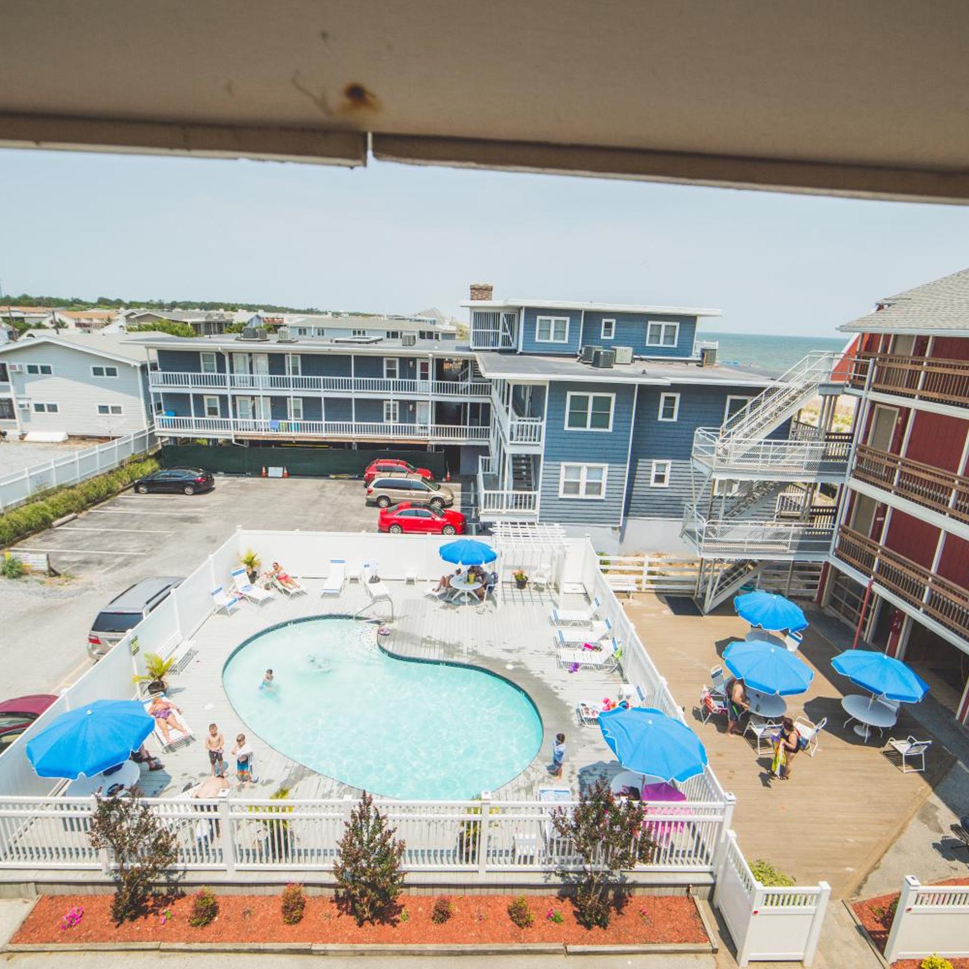 Surf Club Oceanfront Hotel 26/35