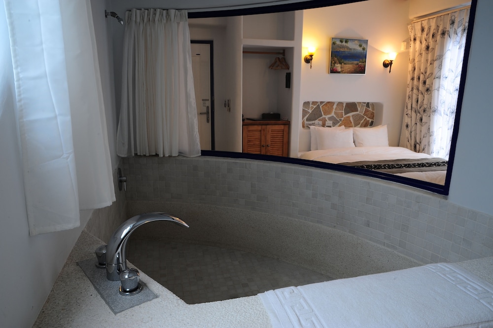Chateau Villa 33/33