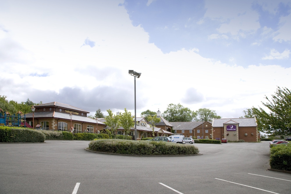 Premier Inn Kettering Hotel 26/29