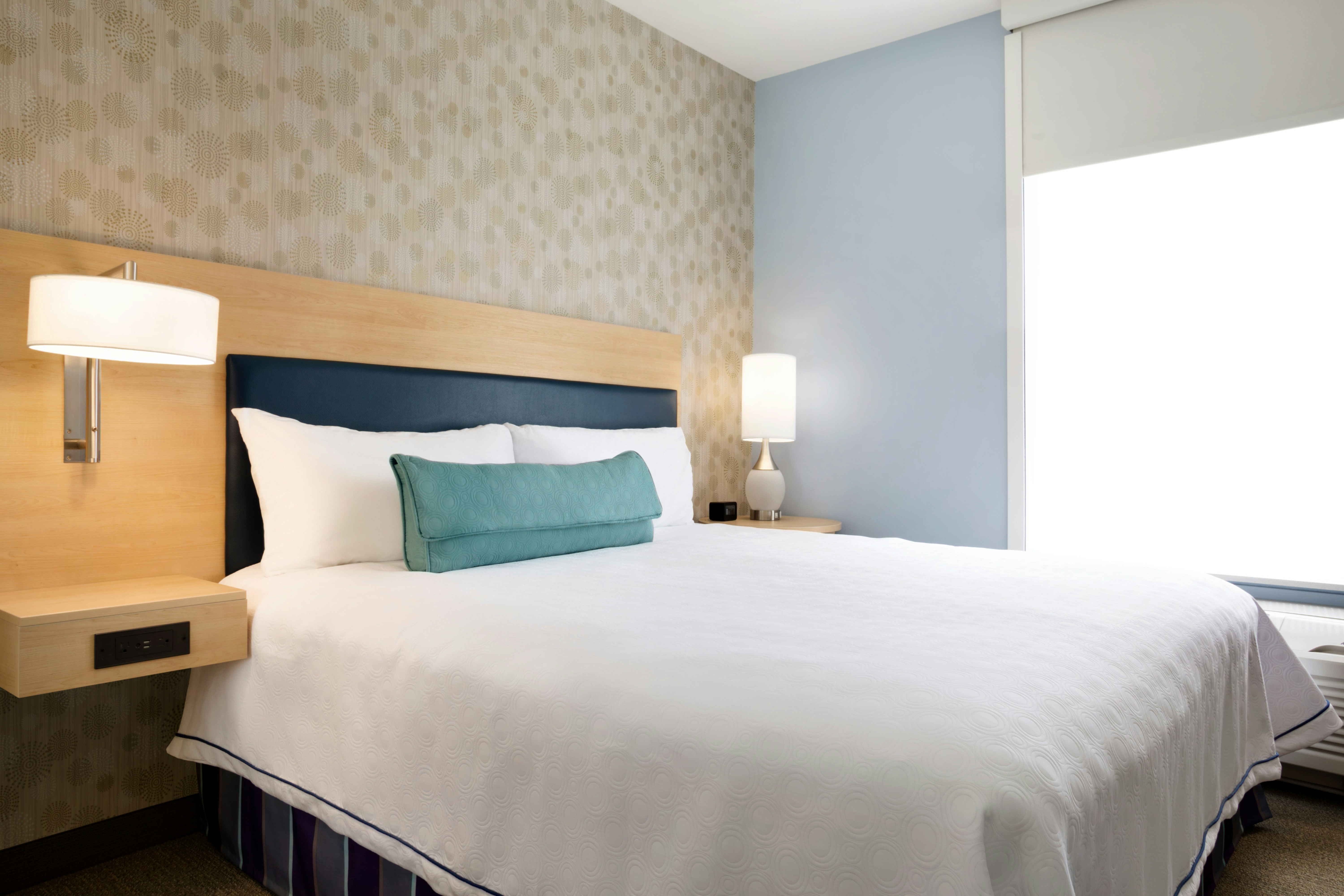 SUITE, KING BED, ACCESSIBLE