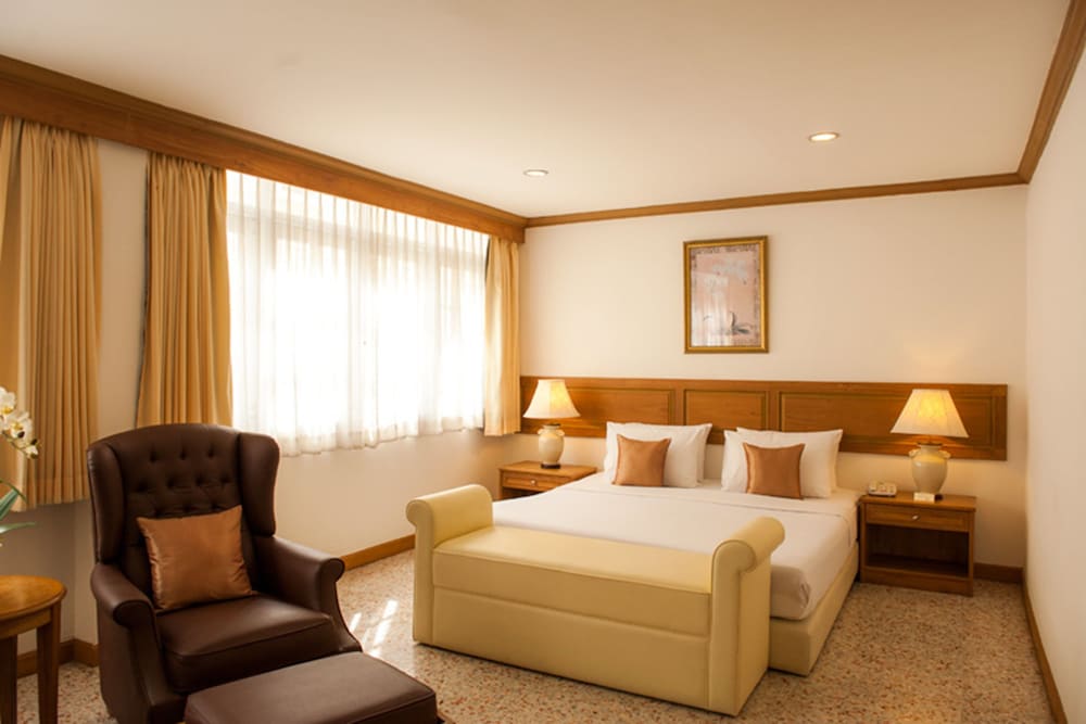 Lido Beach Hotel 6/52