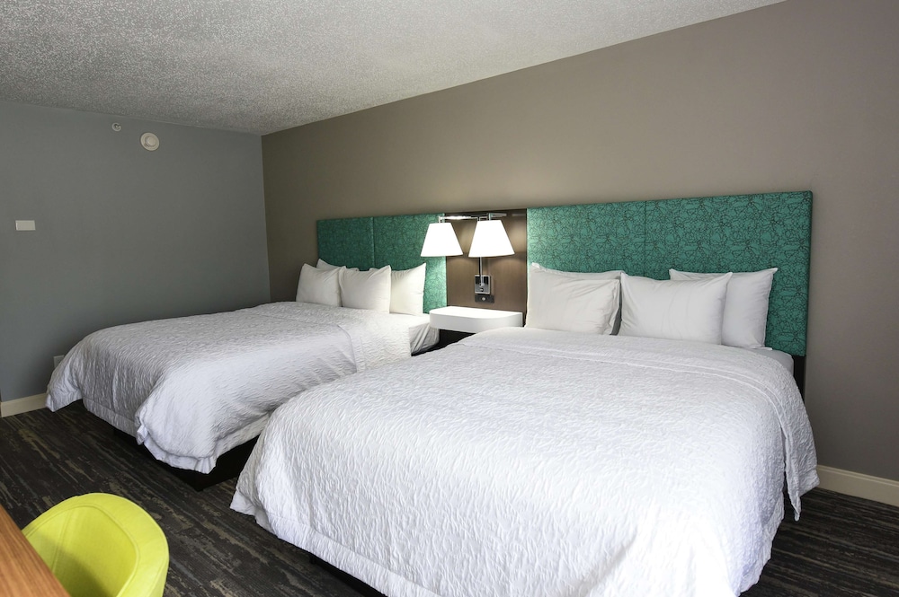 Hampton Inn Youngstown - North 16/80