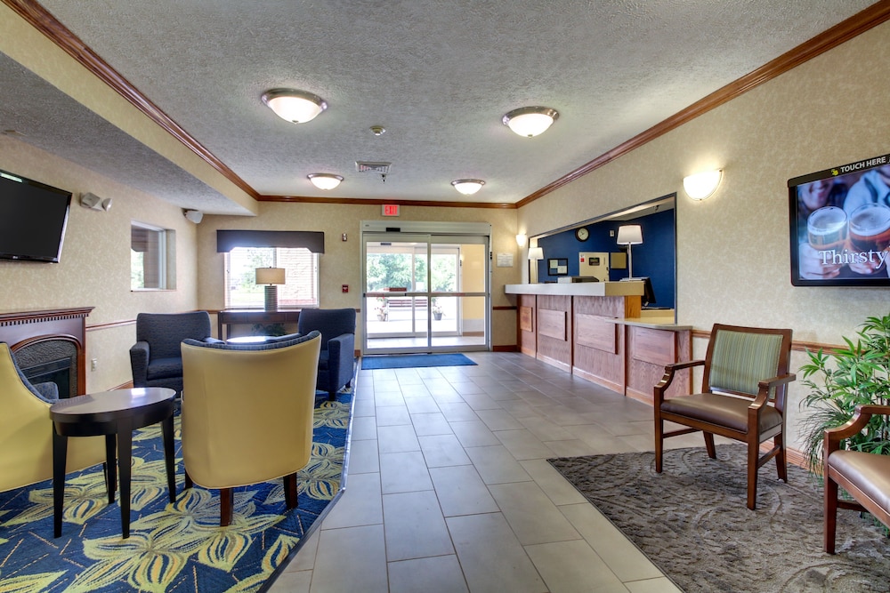 Galesburg Inn and Suites 8/42