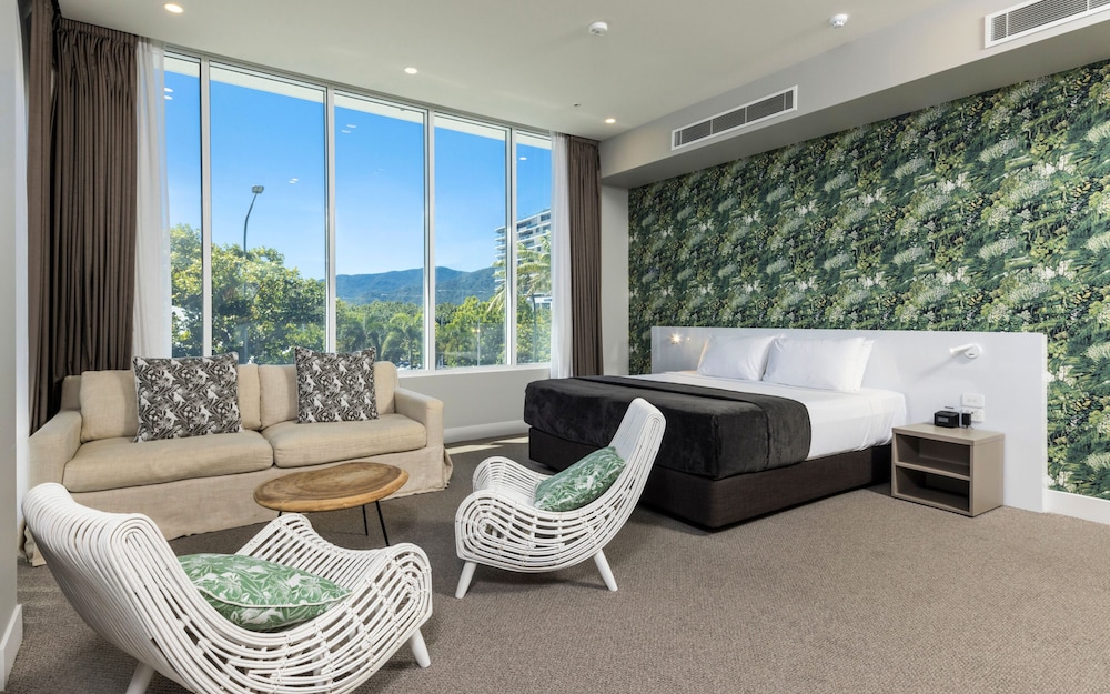 Pacific Hotel Cairns 51/72