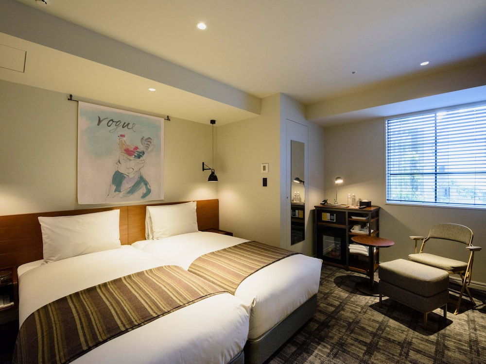 UNIVERSAL, TWIN BEDS
