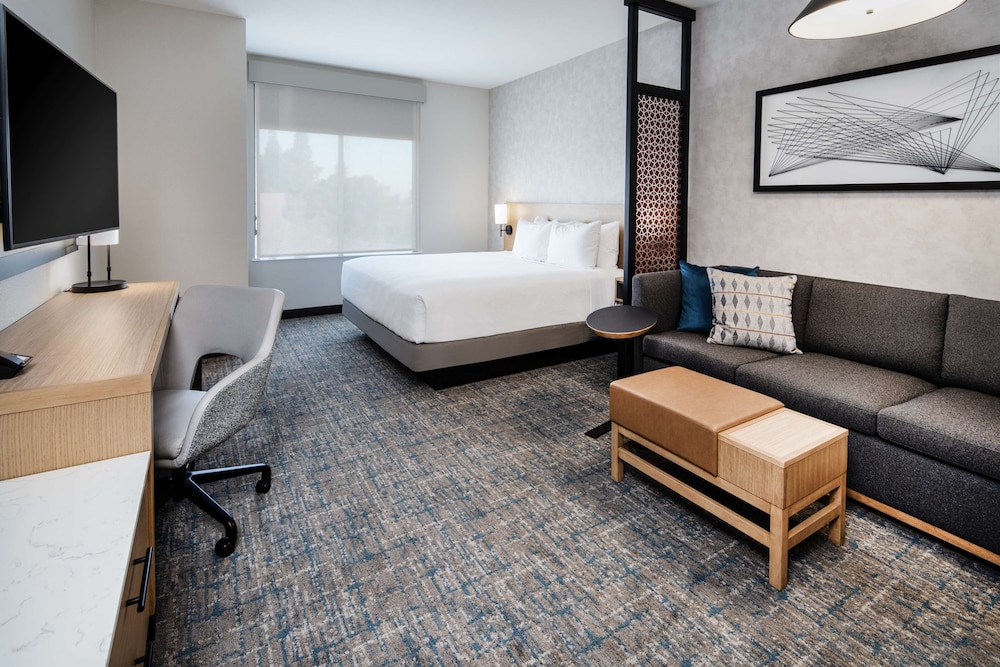 Hyatt Place Bakersfield 16/46