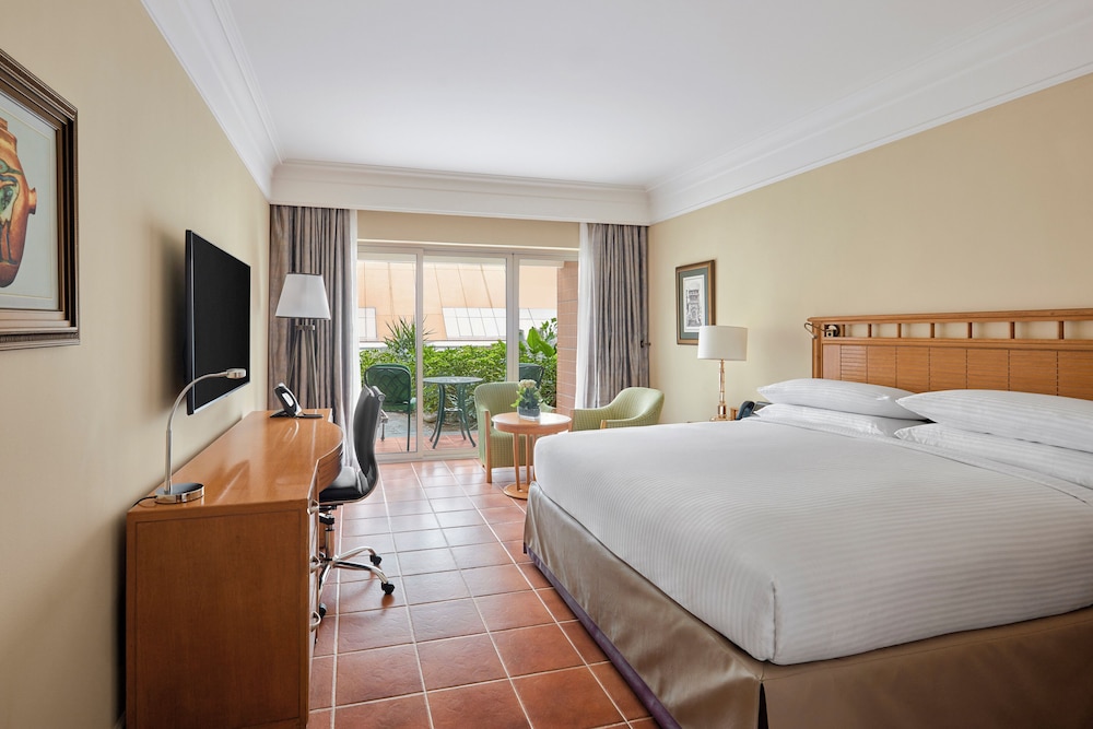 Classic, King Bed, Pool Access