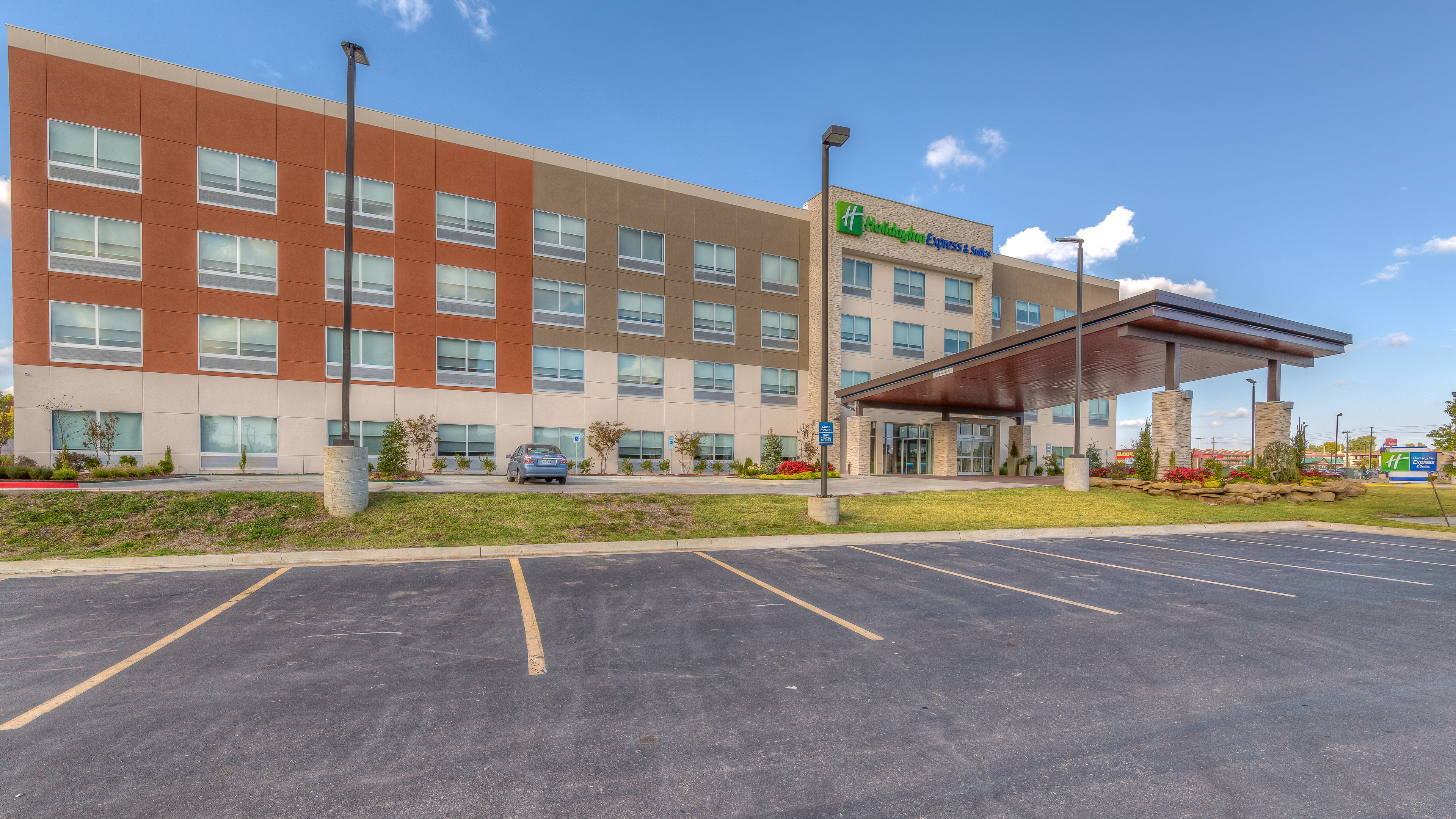 Holiday Inn Express Suites Tulsa Midtown 62/68