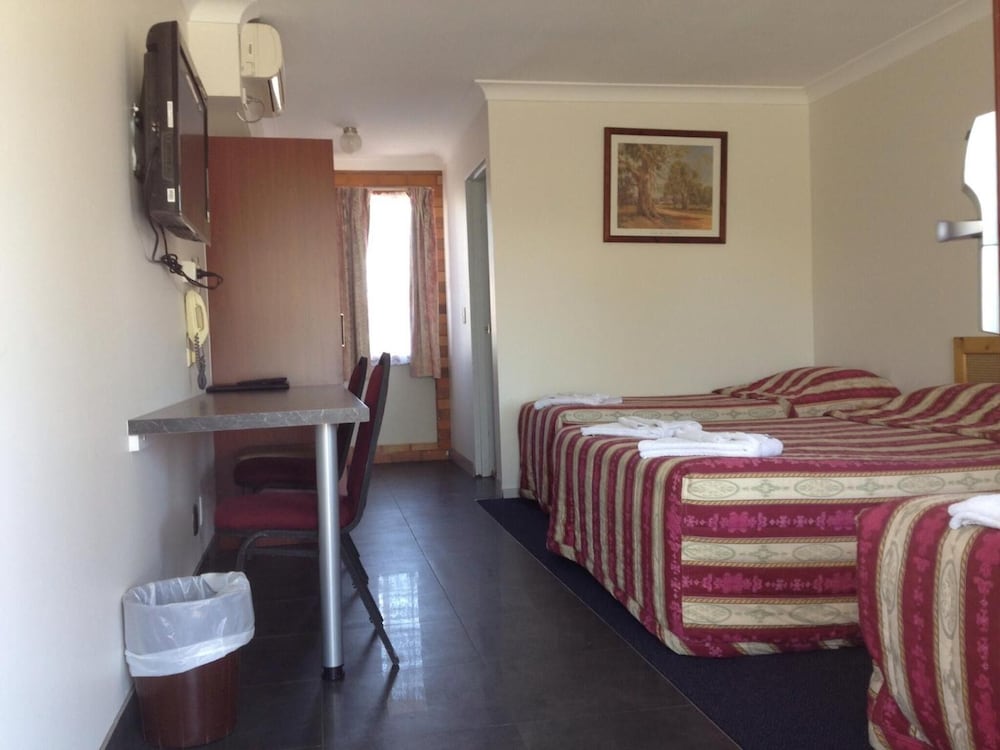 Homestead Motel 6/59