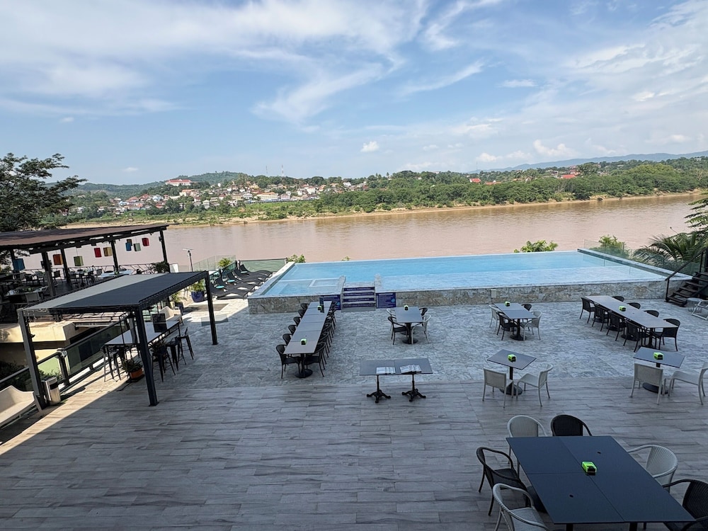 Chiangkhong Teak Garden Riverfront Hotel 50/74