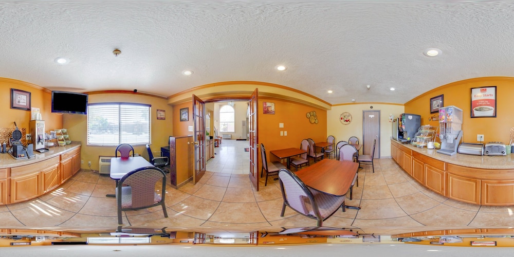 Econo Lodge Inn and Suites Albuquerque East I-40 Eubank Exit 31/37