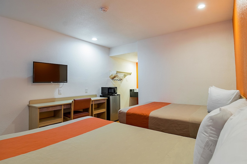 Motel6 Lost Hills, CA 15/46