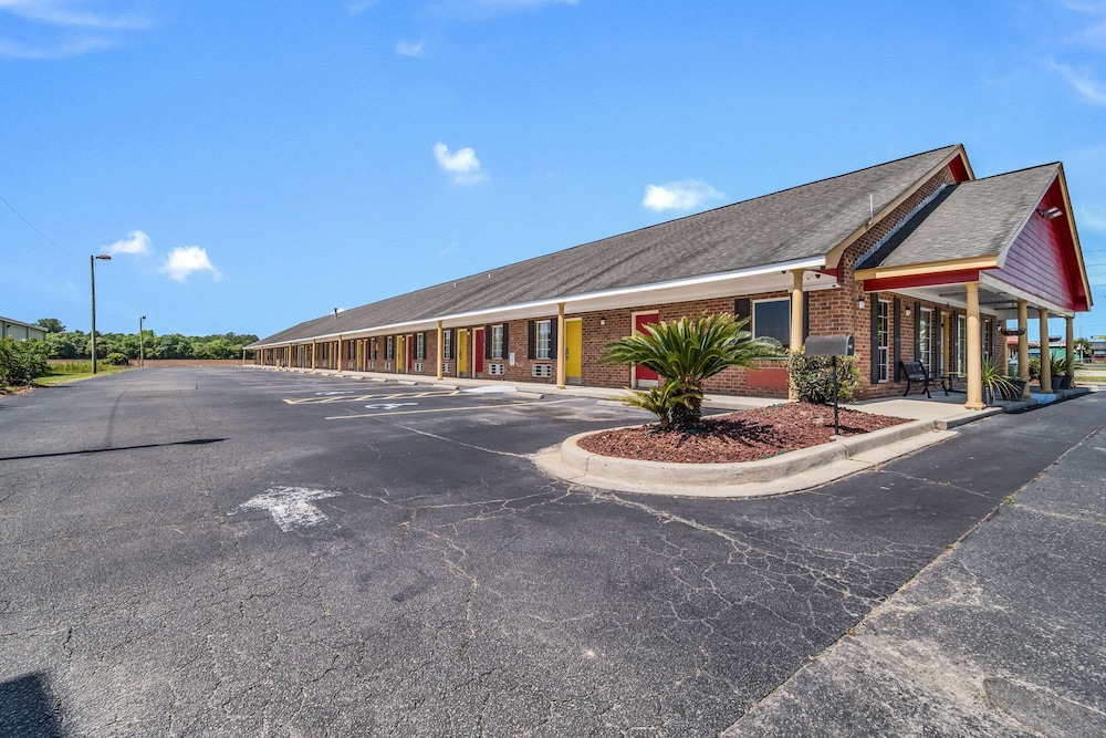 Econo Lodge Santee SC 2/28