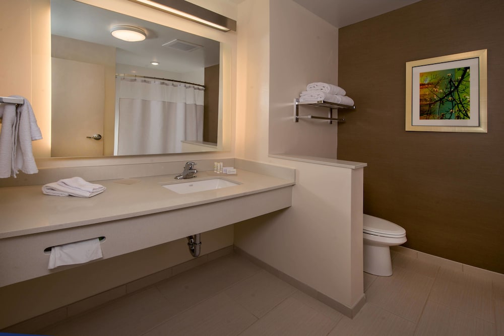 Fairfield Inn And Suites Washington 47/50