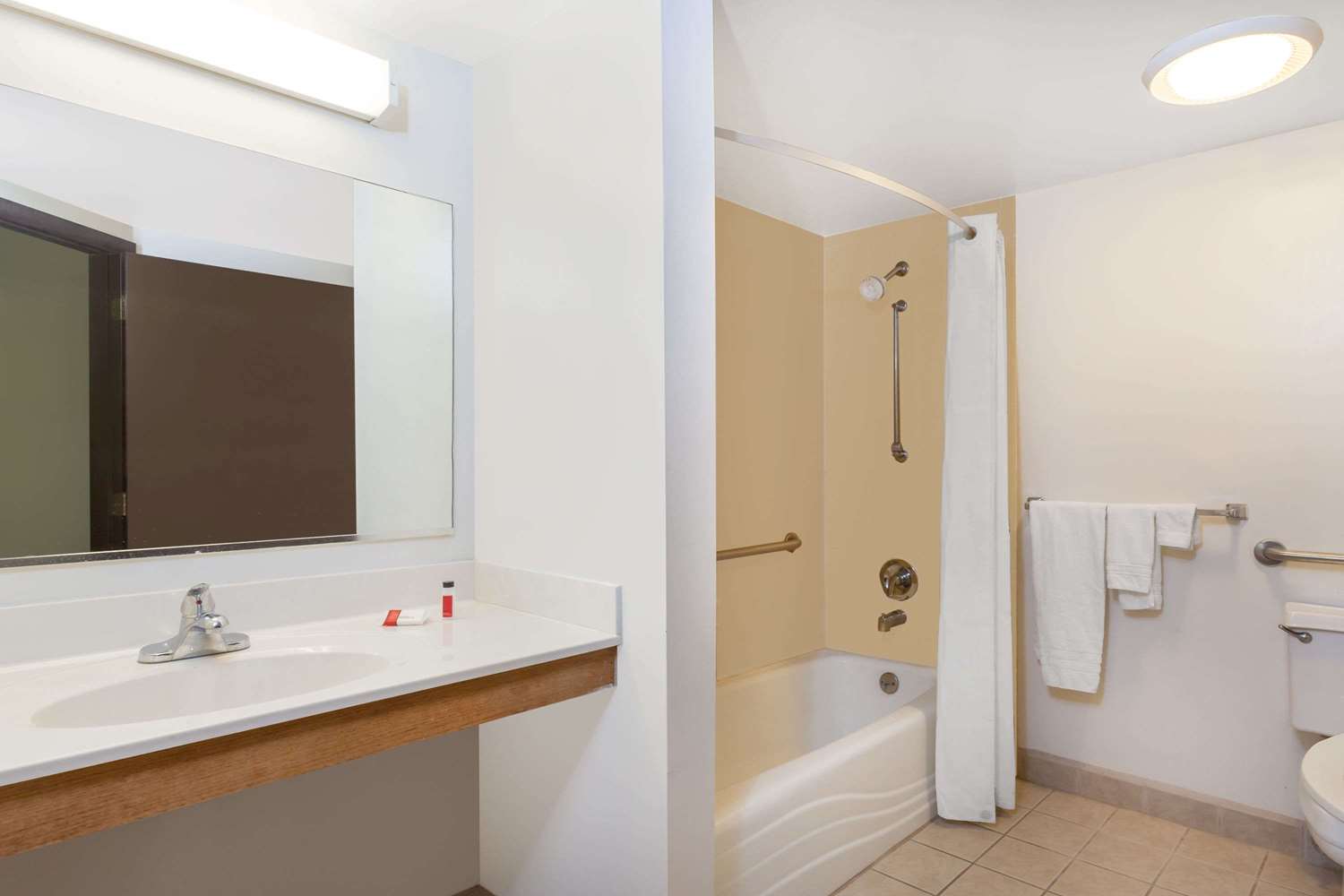 Super 8 by Wyndham Harrisburg Hershey West 10/10