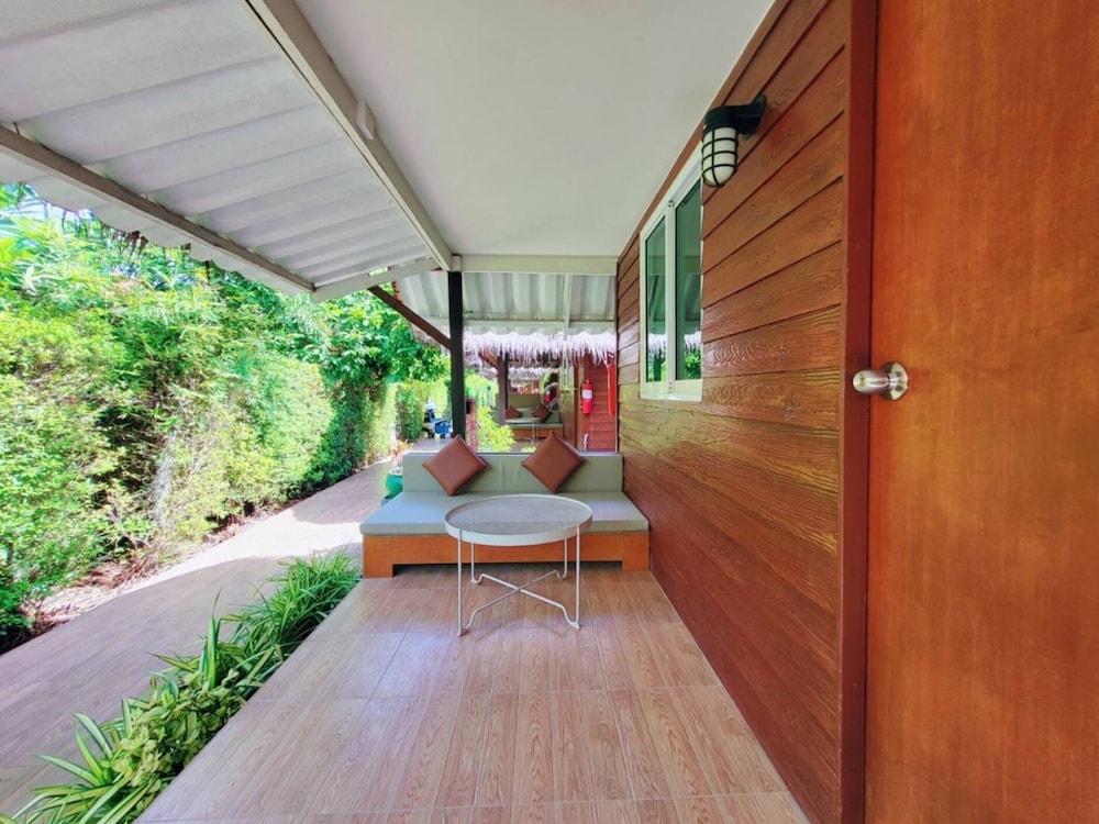 Charming Lipe Villa 30/50