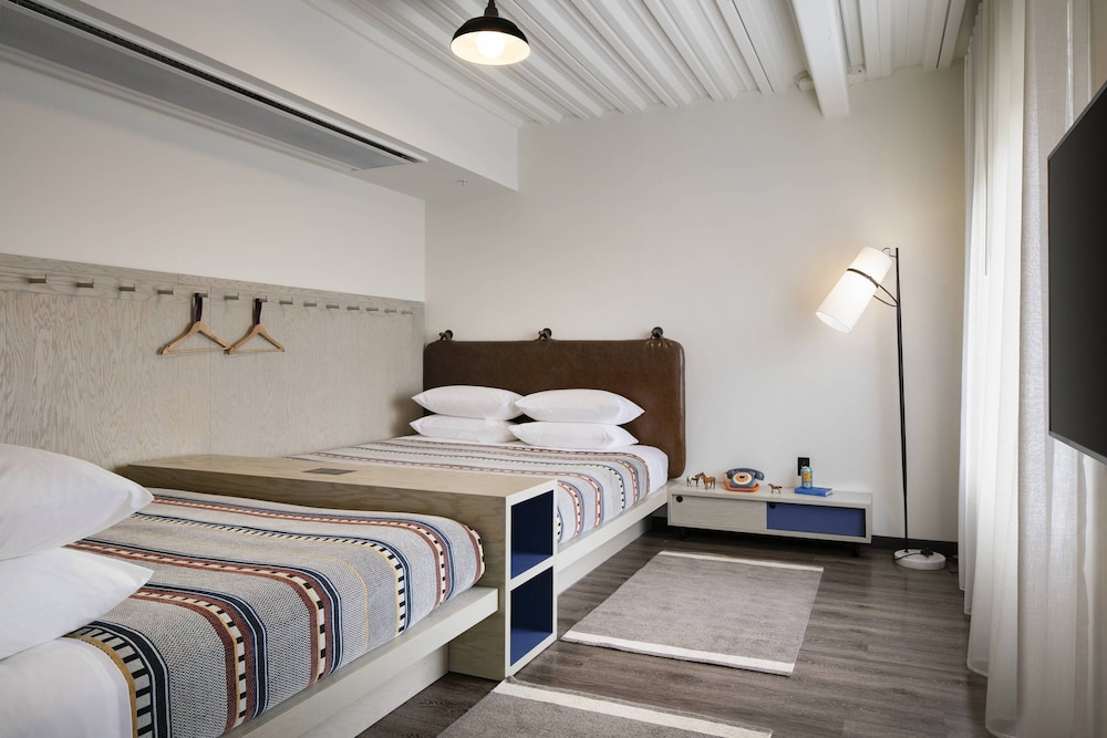 Moxy Nashville Vanderbilt Area 8/51