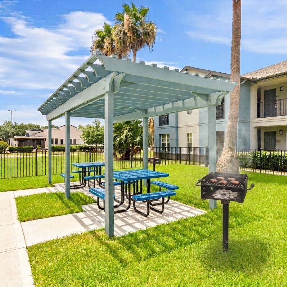 Sonesta Simply Suites Stafford 50/54