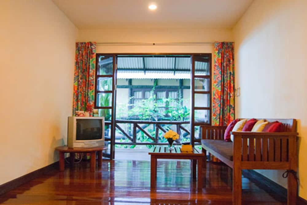 Baan Klang Aow Beach Resort 41/66