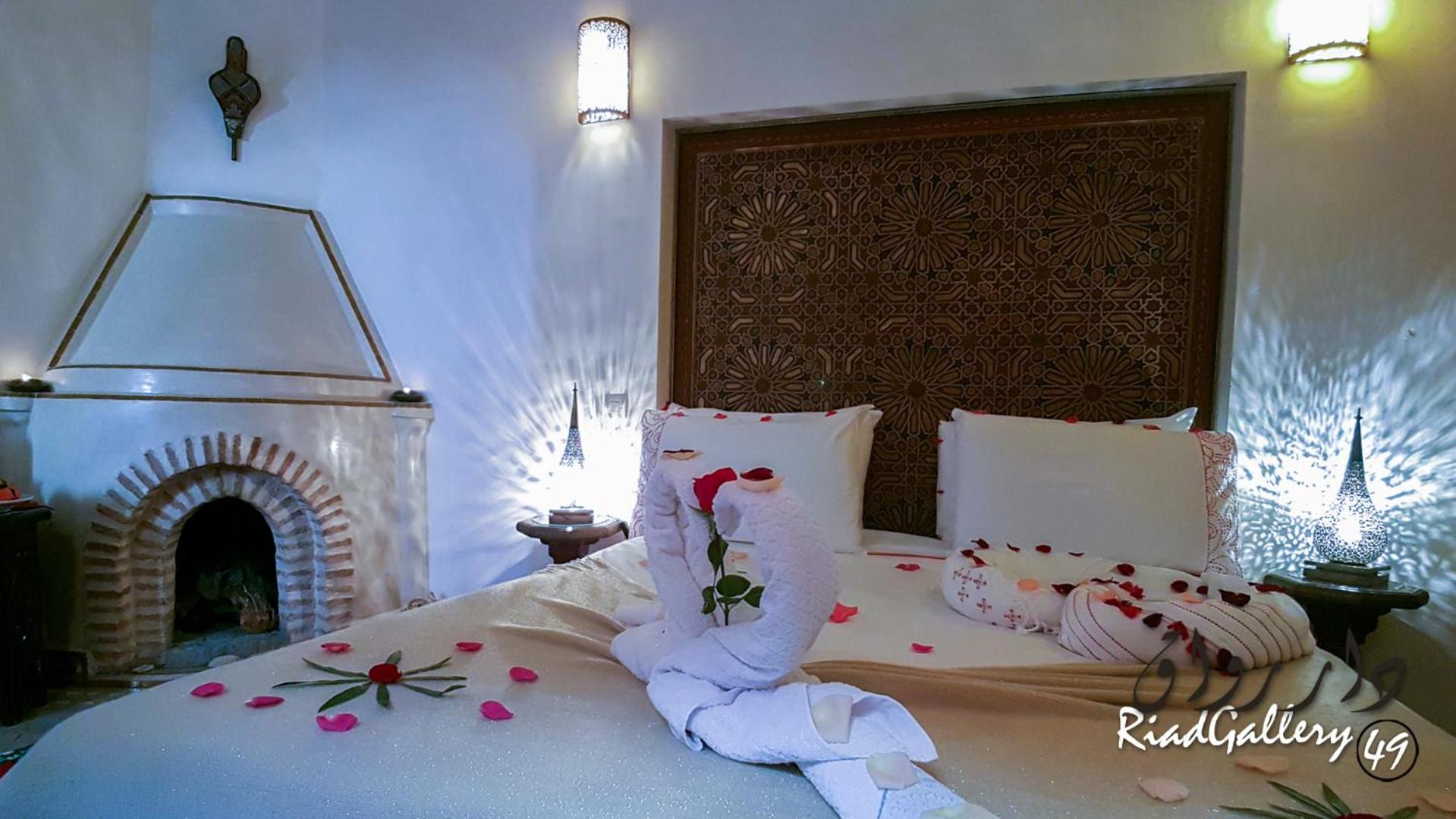 غرفة بسرير مزدوج