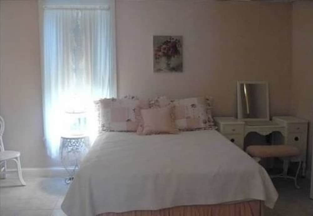 Walden Inn and Suites 6/36