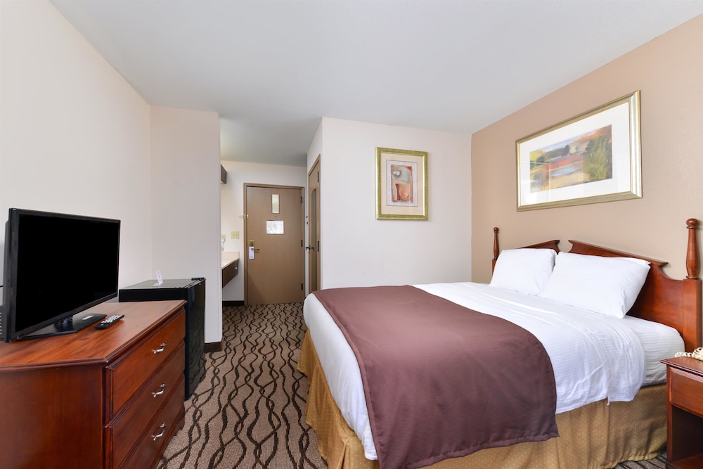 Country Hearth Inn & Suites Toccoa 8/23
