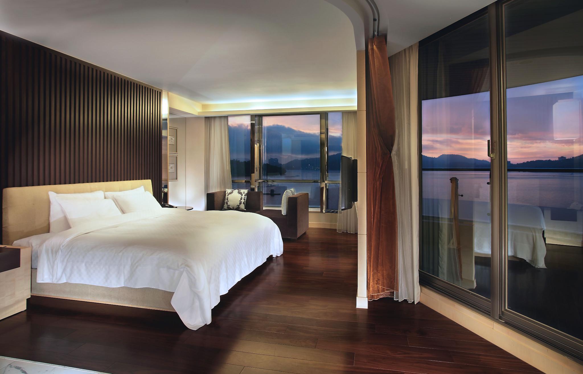 Lake, King Bed, Lake View