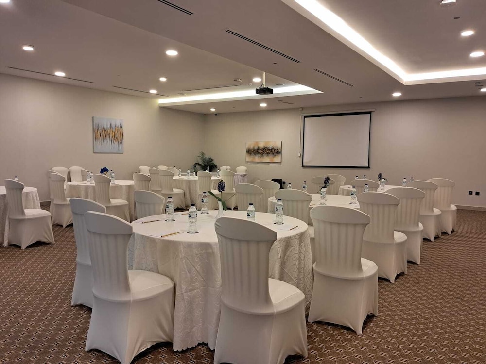 Kingsgate Al Jadaf by Millennium Hotels 32/44