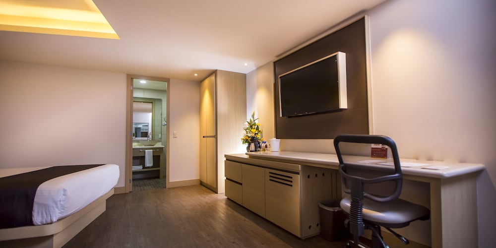 Hotel Plaza Poblana 54/67