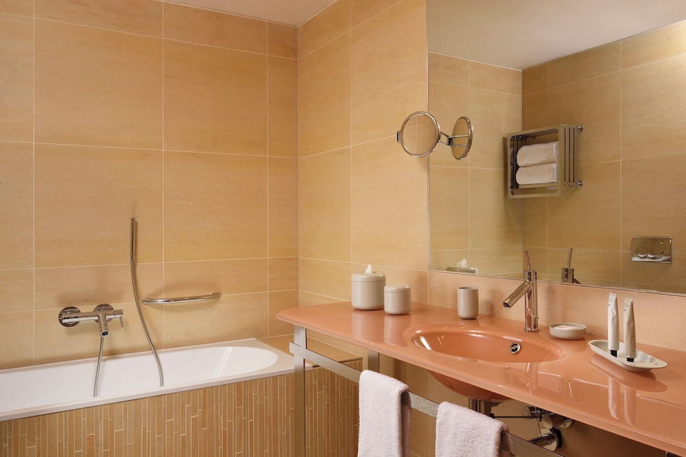 غرفة جونيور بسرير مزدوج أو سريرين منفصلين بشرفة، Il Boscareto Resort Spa 8/10
