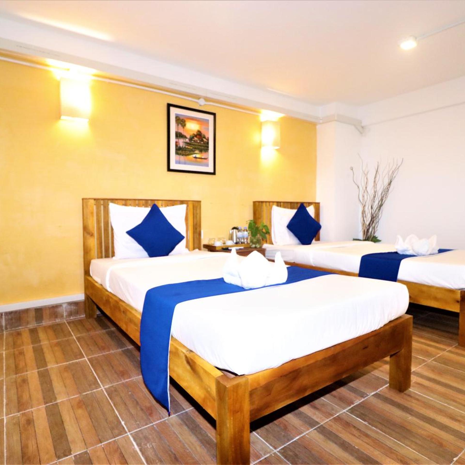 Standard, Twin Beds, Shared Bathroom, No Window