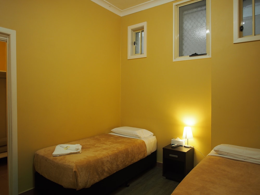 CENTRAL PRIVATE HOTEL 28/55
