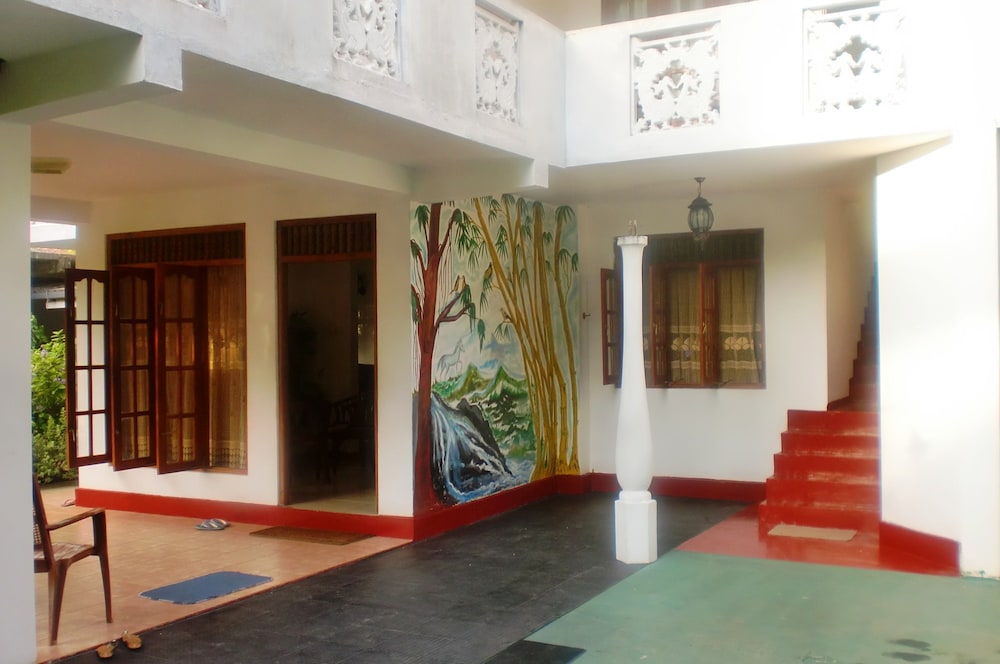 White Villa 13/41