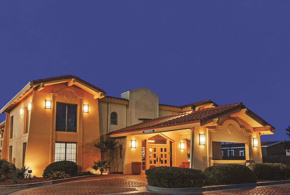 La Quinta Inn by Wyndham Midland 1/35