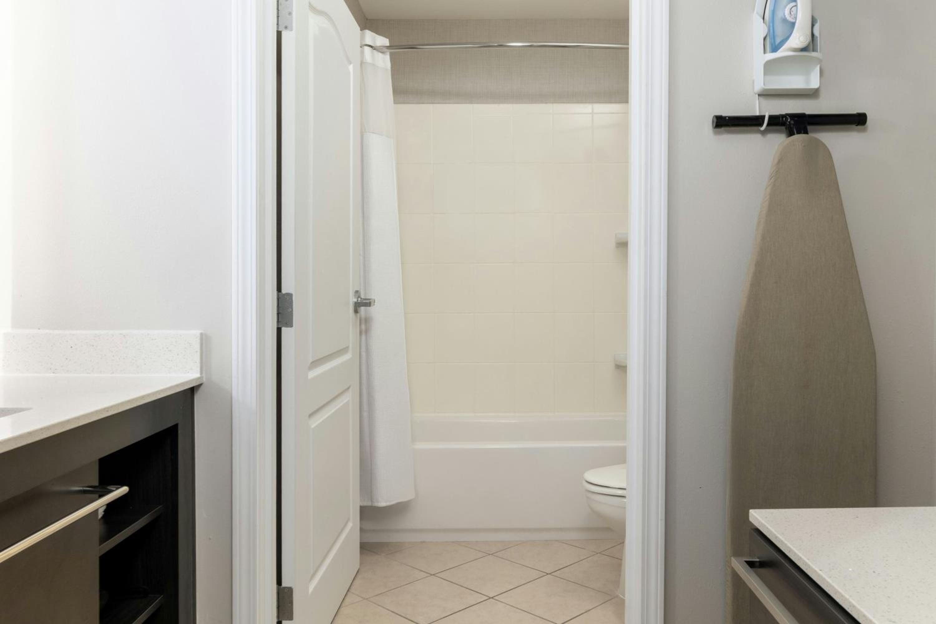 1 Bedroom, Suite, King Bed, Sofa, Accessible