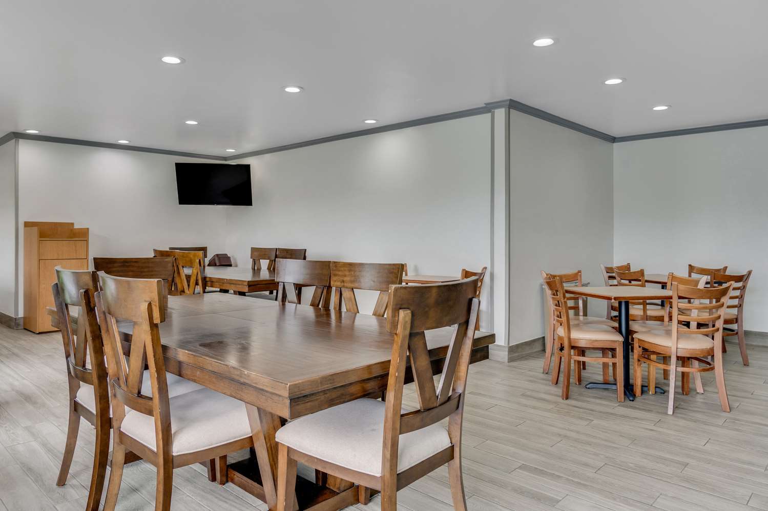 Country Inn & Suites By Radisson Grand Rapids Airport Mi 33/40