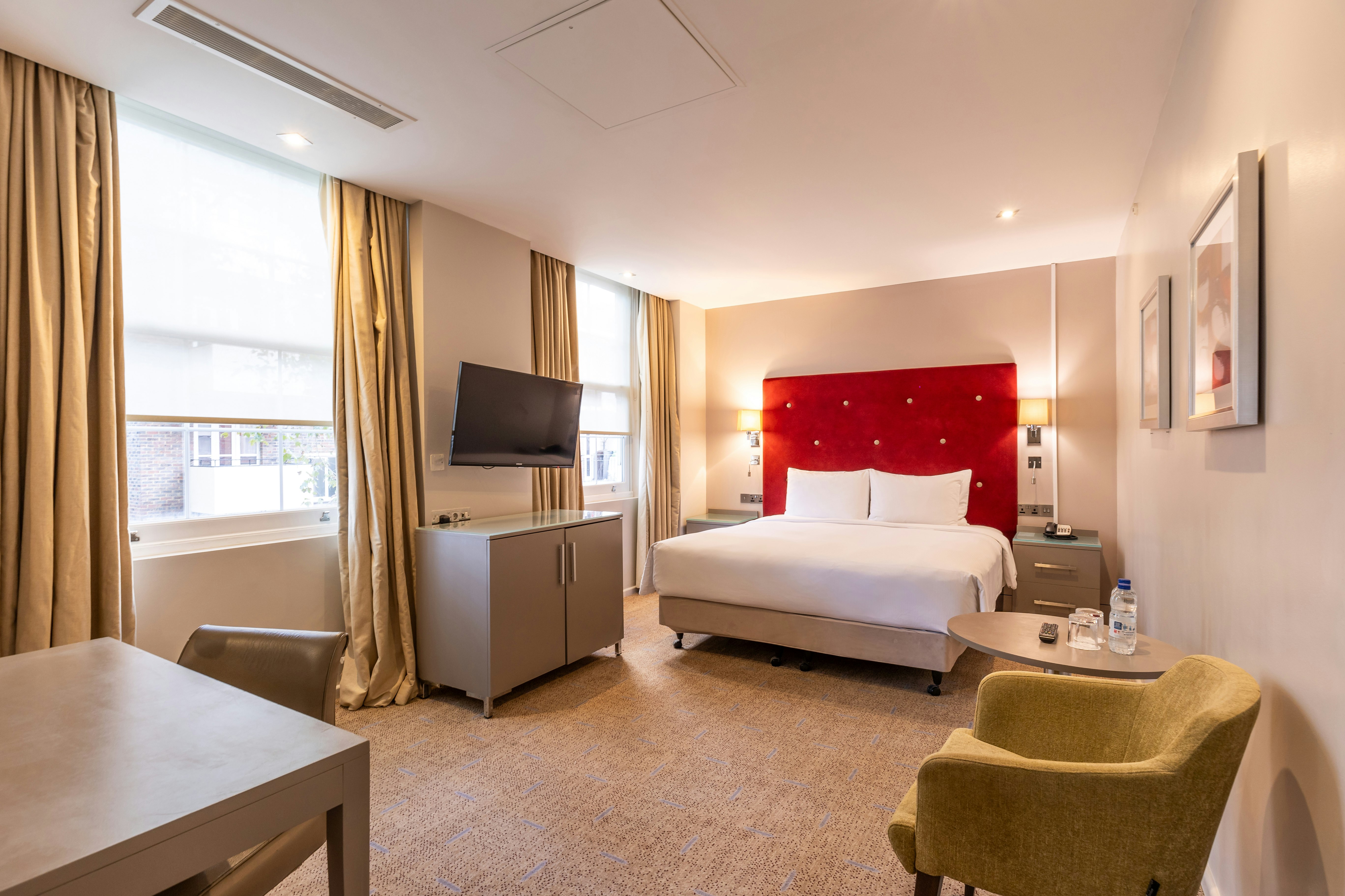 SUPERIOR, KING BED