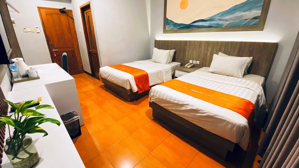 Front One Hk Resort Semarang 22/49
