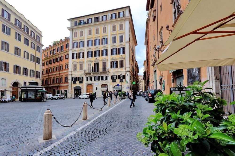 Little Queen Pantheon Residence 40/50