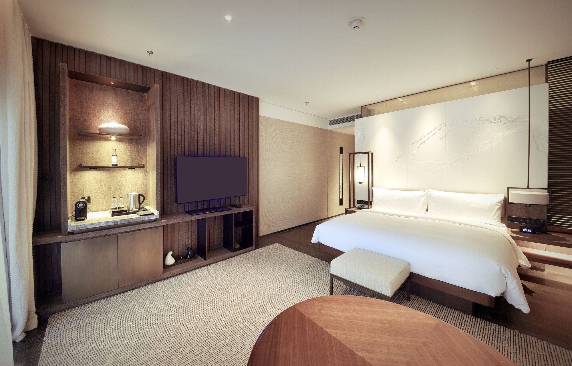 Courtyard, King Bed, Courtyard View