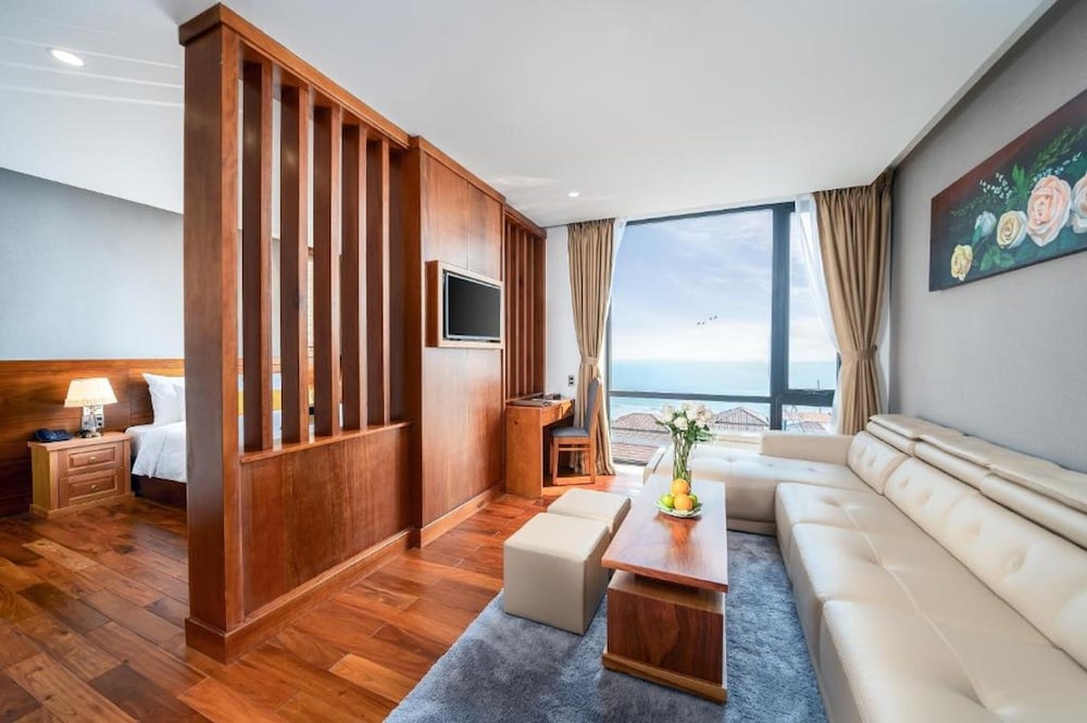 Sunny Ocean Hotel & Apartment 50/71